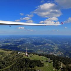 Flugwegposition um 14:23:20: Aufgenommen in der Nähe von Gemeinde Gratkorn, Gratkorn, Österreich in 1392 Meter